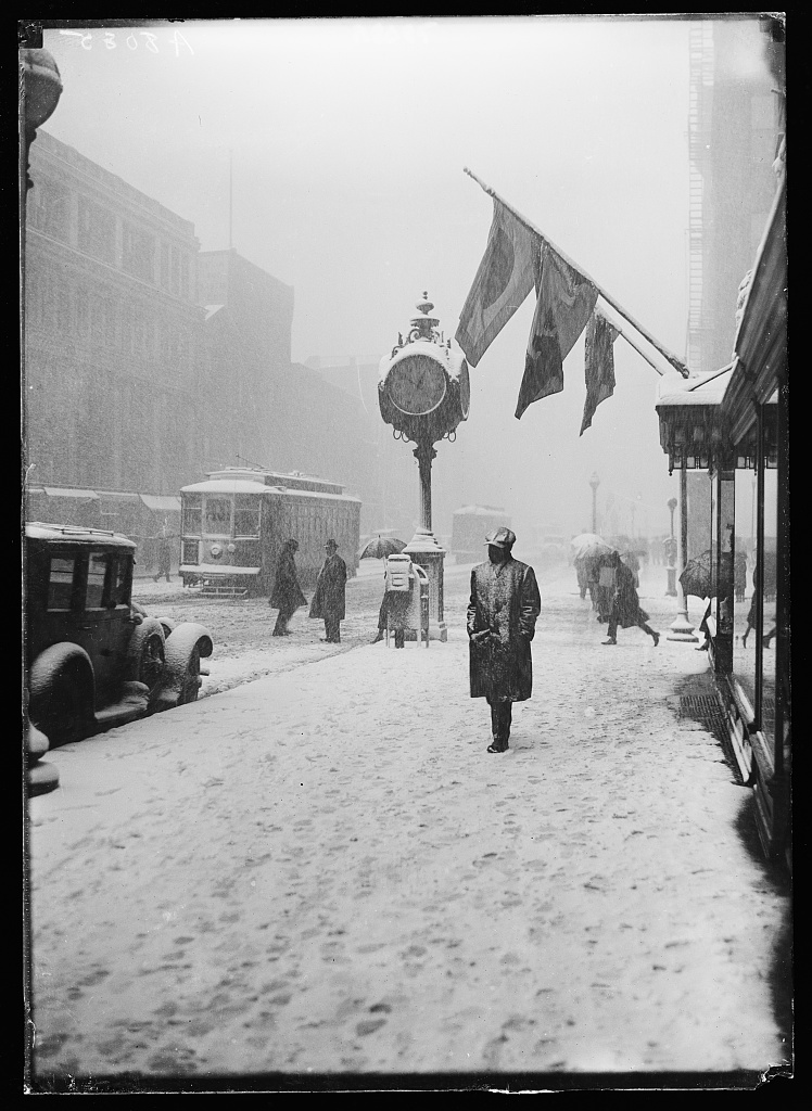 Washington Snow Scene by Harris & Ewing. April 1924 courtesy of the Library of Congress